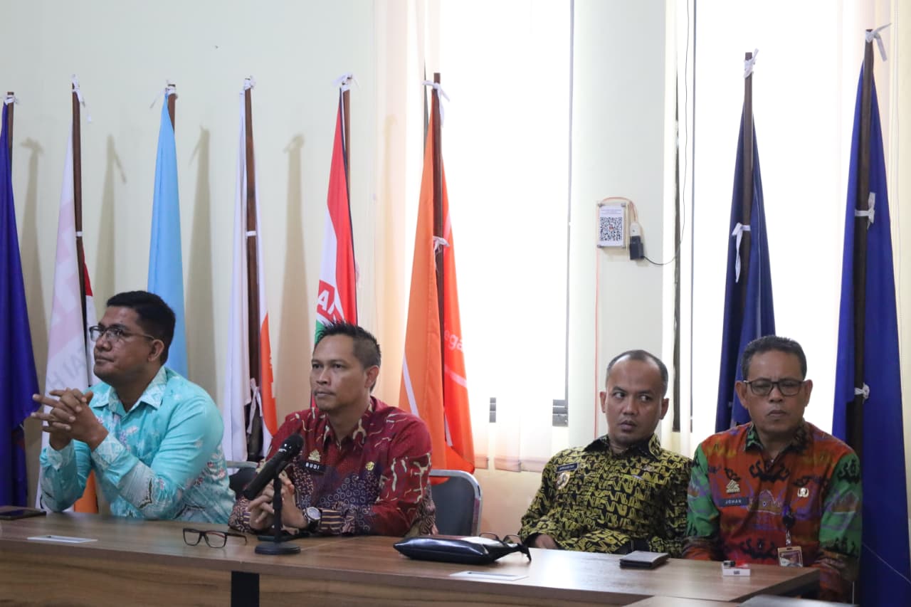 Tulang Bawang Barat, Kamis (18/9/2025) – Ketua Badan Pengawas Pemilihan Umum (Bawaslu) Kabupaten Tulang Bawang Barat, Agus Tomi, S.H, 