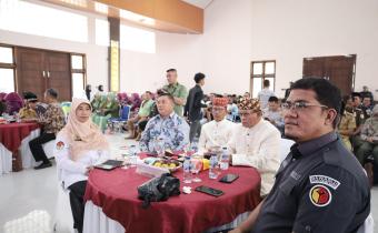 Ketua Bawaslu Kabupaten Tulang Bawang Barat, Agus Tomi, S.H., menghadiri peringatan Hari Bhayangkara ke-79 yang digelar secara khidmat di aula Polres Tulang Bawang Barat pada Selasa, 1 Juli 2025.